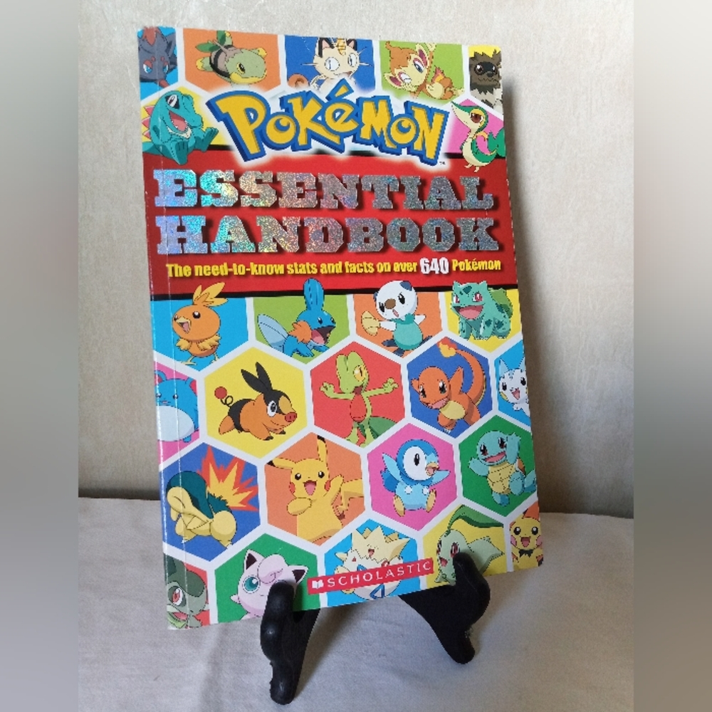 Pokemon Essential Handbook - paper back